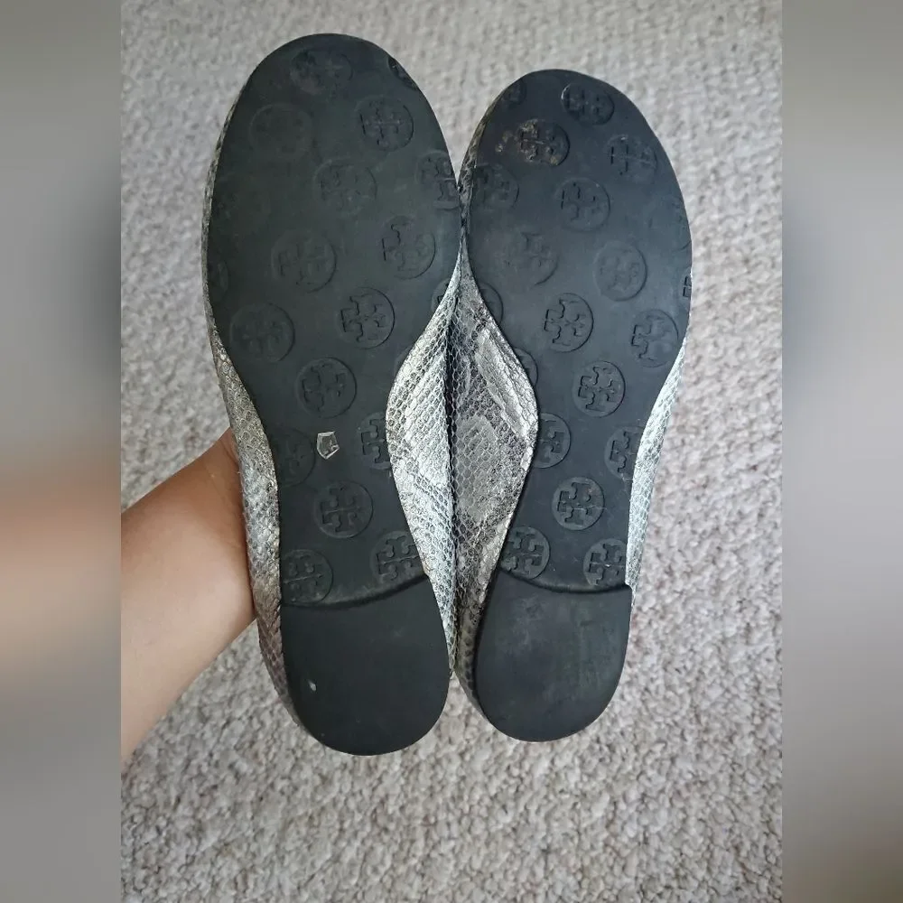 Tory Burch gray Leather Ballet Flat in gray/silver size 6.5